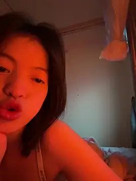 Snapshot of Tramy_xx chatting on 04/02/26, 10:57 Tramy xx online show from 04/02/26, 10:57
