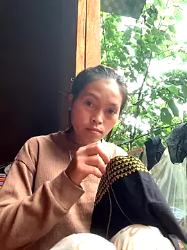 Snapshot of Halyy_xx chatting on 09/27/25, 02:27 Halyy xx online show from 09/27/25, 02:27