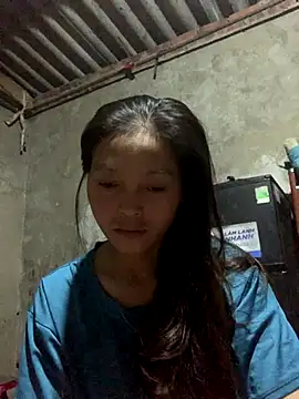 Snapshot of Halyy_xx chatting on 09/30/25, 10:37 Halyy xx online show from 09/30/25, 10:37