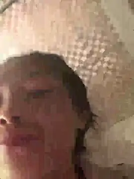 Snapshot of Halyy_xx chatting on 10/04/25, 01:25 Halyy xx online show from 10/04/25, 01:25