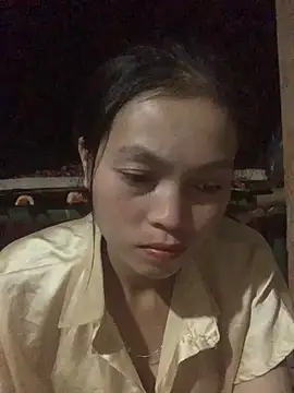 Snapshot of Halyy_xx chatting on 10/13/25, 02:28 Halyy xx online show from 10/13/25, 02:28