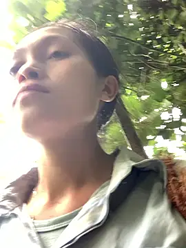 Snapshot of Halyy_xx chatting on 10/15/25, 07:52 Halyy xx online show from 10/15/25, 07:52