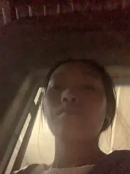 Snapshot of Halyy_xx chatting on 10/24/25, 10:00 Halyy xx online show from 10/24/25, 10:00