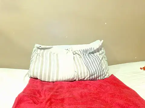 champaigncork online show from 11/30/25, 08:24