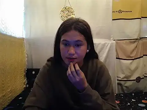 girlyesha online show from 10/15/25, 01:17