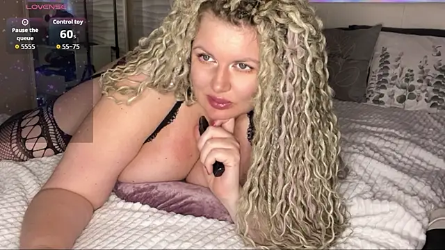 Snapshot of Nivika chatting on 09/21/25, 11:17 Nivika online show from 09/21/25, 11:17