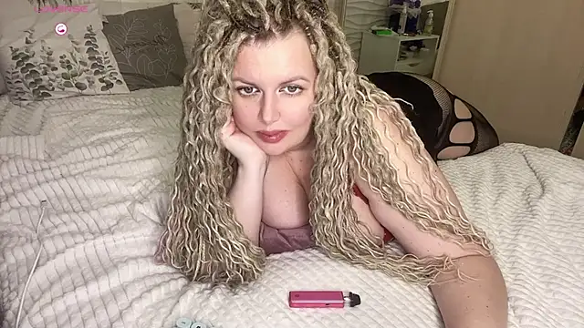 Snapshot of Nivika chatting on 11/06/25, 08:21 Nivika online show from 11/06/25, 08:21