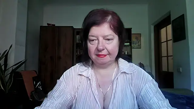 Snapshot of Violet_Pulse chatting on 05/16/26, 12:04 Violet Pulse online show from 05/16/26, 12:04
