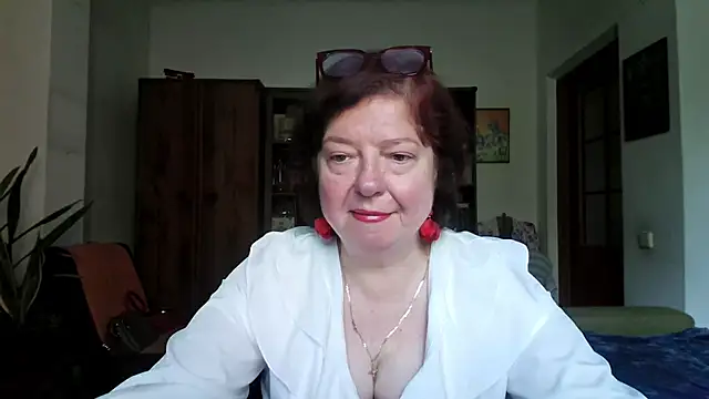Snapshot of Violet_Pulse chatting on 06/05/26, 10:32 Violet Pulse online show from 06/05/26, 10:32