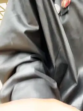 Snapshot of RonnieKiss chatting on 09/25/25, 03:54 RonnieKiss online show from 09/25/25, 03:54