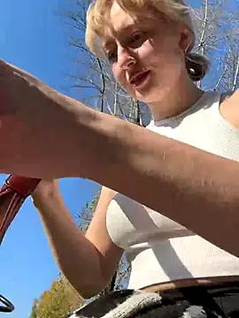 Snapshot of RonnieKiss chatting on 09/26/25, 03:43 RonnieKiss online show from 09/26/25, 03:43