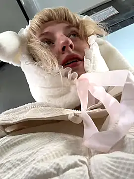 Snapshot of RonnieKiss chatting on 10/04/25, 03:59 RonnieKiss online show from 10/04/25, 03:59