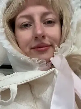 Snapshot of RonnieKiss chatting on 10/06/25, 04:10 RonnieKiss online show from 10/06/25, 04:10