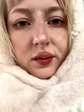 Snapshot of RonnieKiss chatting on 10/14/25, 05:08 RonnieKiss online show from 10/14/25, 05:08