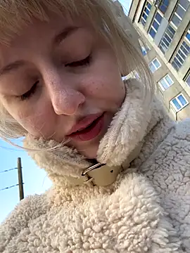 Snapshot of RonnieKiss chatting on 10/17/25, 04:04 RonnieKiss online show from 10/17/25, 04:04