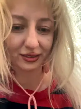 Snapshot of RonnieKiss chatting on 10/30/25, 05:42 RonnieKiss online show from 10/30/25, 05:42