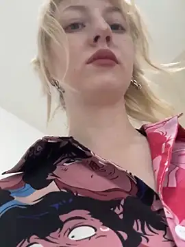 Snapshot of RonnieKiss chatting on 11/13/25, 03:27 RonnieKiss online show from 11/13/25, 03:27