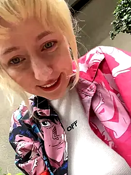 Snapshot of RonnieKiss chatting on 11/20/25, 03:18 RonnieKiss online show from 11/20/25, 03:18