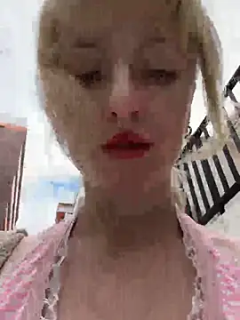 Snapshot of RonnieKiss chatting on 11/21/25, 05:39 RonnieKiss online show from 11/21/25, 05:39