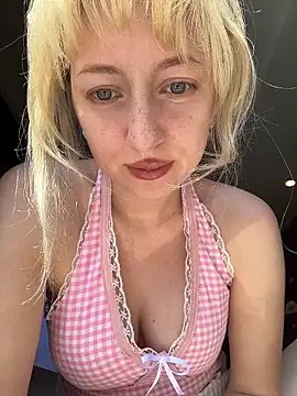 Snapshot of RonnieKiss chatting on 12/01/25, 06:40 RonnieKiss online show from 12/01/25, 06:40