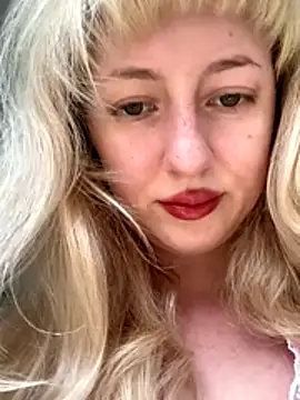 Snapshot of RonnieKiss chatting on 12/15/25, 03:55 RonnieKiss online show from 12/15/25, 03:55