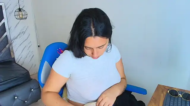 lorem adams online show from 11/24/25, 12:16