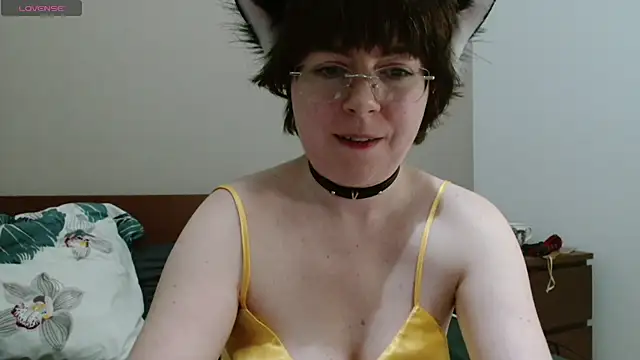 Snapshot of HardNerdVoid chatting on 12/15/25, 09:19 HardNerdVoid online show from 12/15/25, 09:19