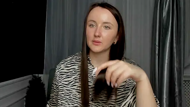 Snapshot of LilaWinks chatting on 10/18/25, 12:17 LilaWinks online show from 10/18/25, 12:17
