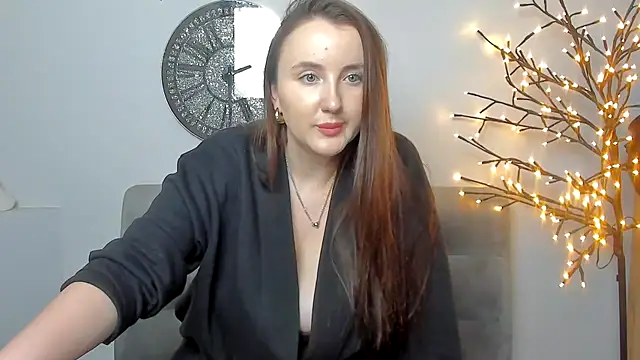 Snapshot of LilaWinks chatting on 12/17/25, 01:17 LilaWinks online show from 12/17/25, 01:17