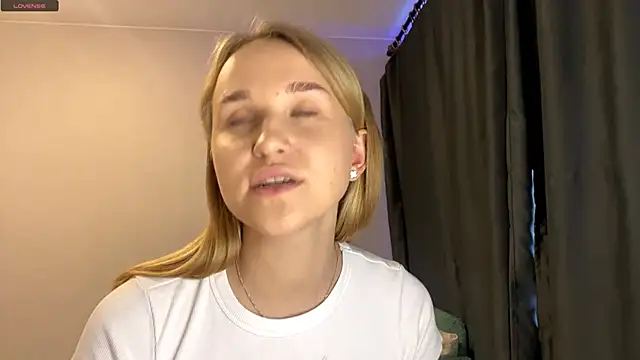 Snapshot of TanekaBoitel chatting on 10/08/25, 10:02 TanekaBoitel online show from 10/08/25, 10:02