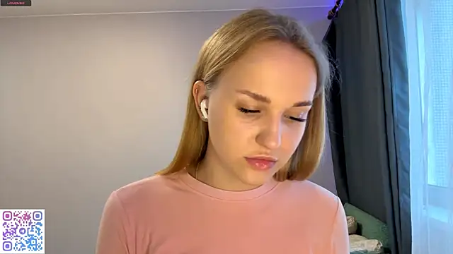 Snapshot of TanekaBoitel chatting on 10/31/25, 11:11 TanekaBoitel online show from 10/31/25, 11:11