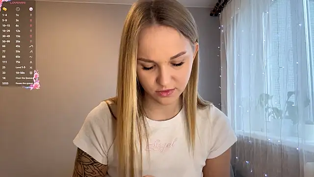 Snapshot of TanekaBoitel chatting on 12/02/25, 11:26 TanekaBoitel online show from 12/02/25, 11:26