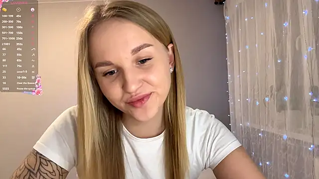 Snapshot of TanekaBoitel chatting on 12/14/25, 02:55 TanekaBoitel online show from 12/14/25, 02:55