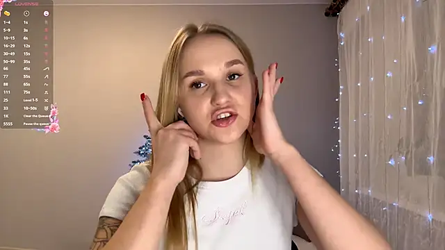 Snapshot of TanekaBoitel chatting on 12/15/25, 03:16 TanekaBoitel online show from 12/15/25, 03:16