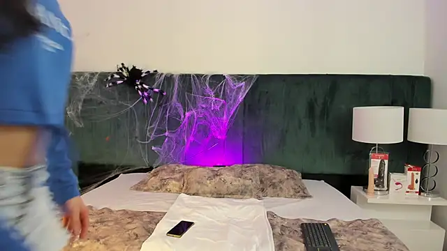 VanessaParis   online show from 10/26/25, 08:37