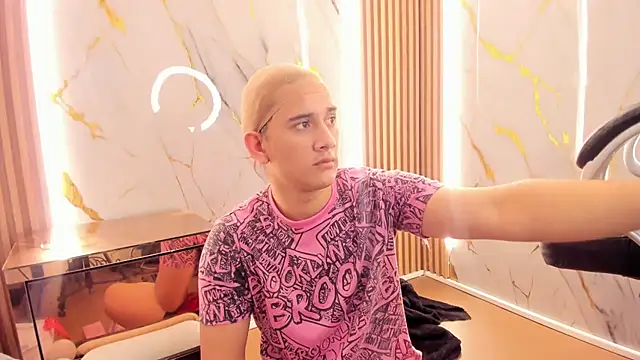 Snapshot of Marian_Cristal chatting on 02/14/26, 01:57 Marian Cristal online show from 02/14/26, 01:57