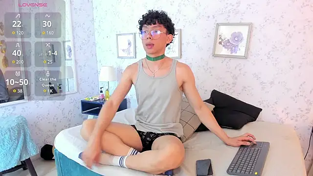 liam twiink online show from 03/18/26, 07:28