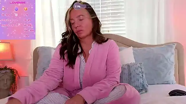 STIFFLERSMOMM online show from 10/31/25, 02:18