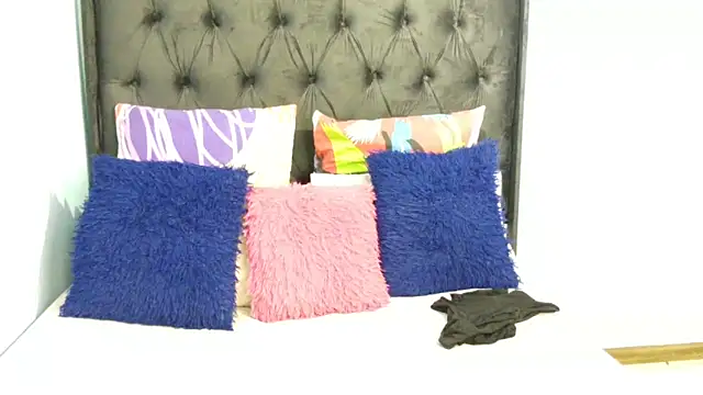 Snapshot of Dandelion_enigman chatting on 10/20/25, 06:30 Dandelion enigman online show from 10/20/25, 06:30