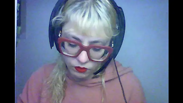 Snapshot of BlondieTami chatting on 10/09/25, 11:47 BlondieTami online show from 10/09/25, 11:47