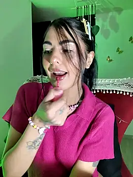 Snapshot of ValeNiitaLuv chatting on 07/04/26, 04:07 ValeNiitaLuv online show from 07/04/26, 04:07
