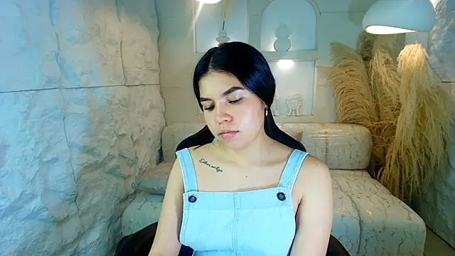 ambarina r online show from 11/18/25, 03:23