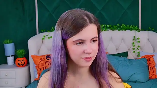 Snapshot of Akira_Halls chatting on 10/27/25, 09:19 Akira Halls online show from 10/27/25, 09:19