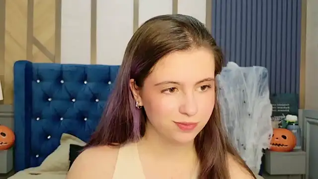 Snapshot of Akira_Halls chatting on 10/28/25, 09:06 Akira Halls online show from 10/28/25, 09:06