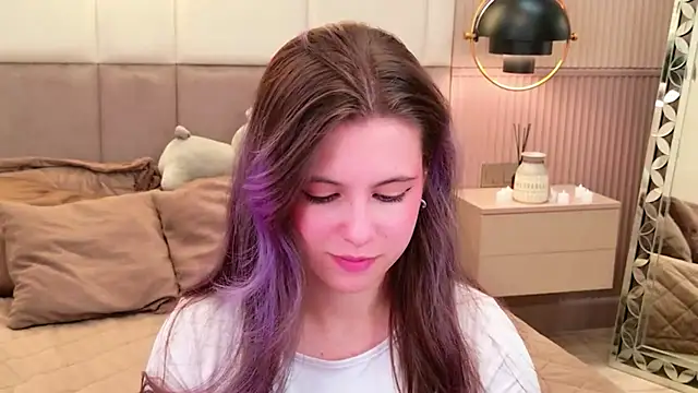 Snapshot of Akira_Halls chatting on 11/13/25, 08:41 Akira Halls online show from 11/13/25, 08:41