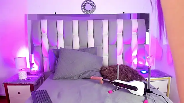 IsaDiiaz online show from 10/25/25, 04:31