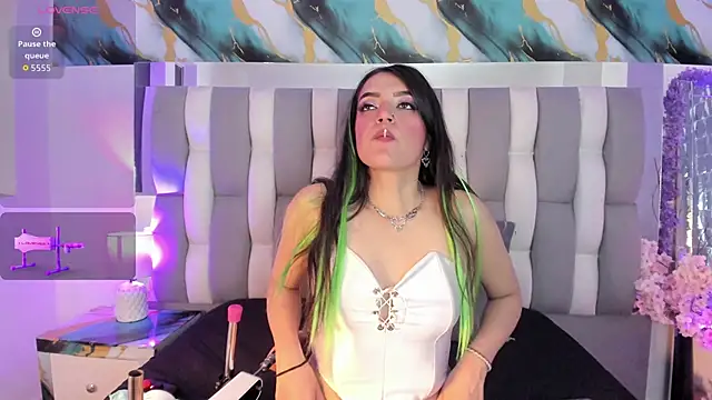 IsaDiiaz online show from 04/23/26, 05:08