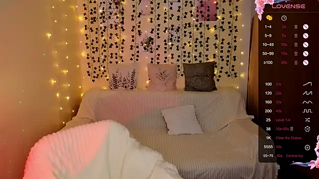 Snapshot of LinaBlossom_ chatting on 11/23/25, 08:47 LinaBlossom online show from 11/23/25, 08:47