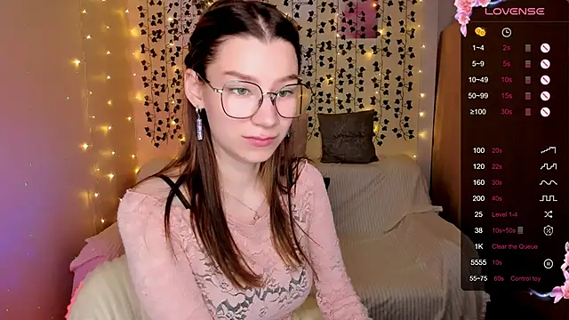 Snapshot of LinaBlossom_ chatting on 11/24/25, 08:14 LinaBlossom online show from 11/24/25, 08:14