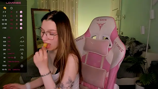 LinaBlossom  online show from 04/25/26, 08:39